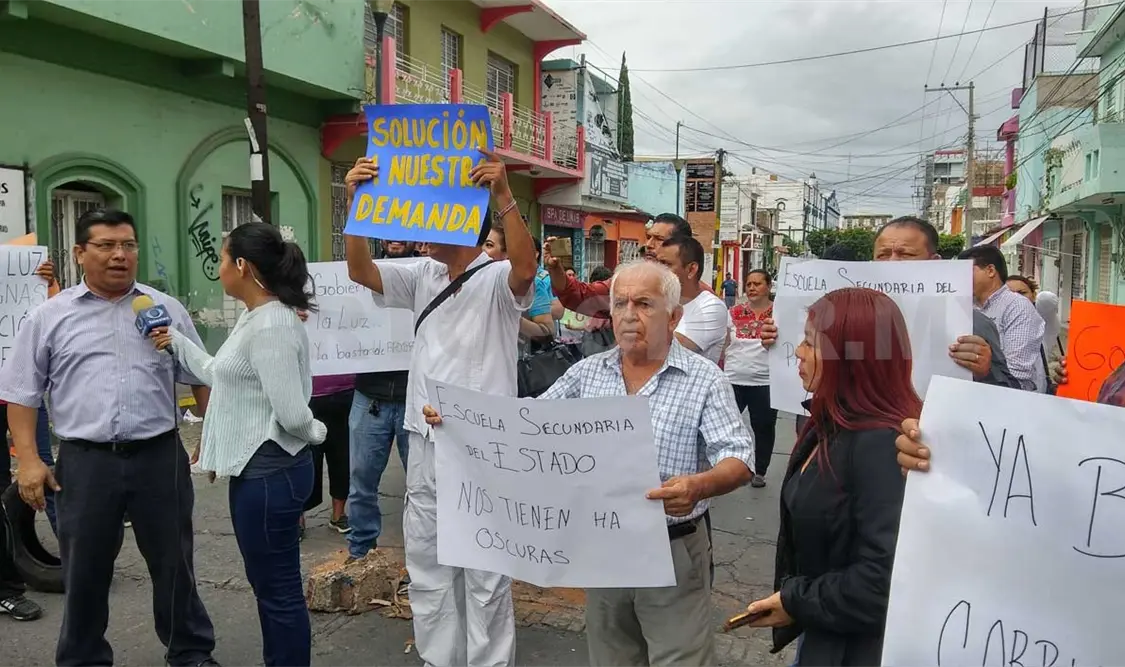 Por adeudos, dejan sin luz a la ESE