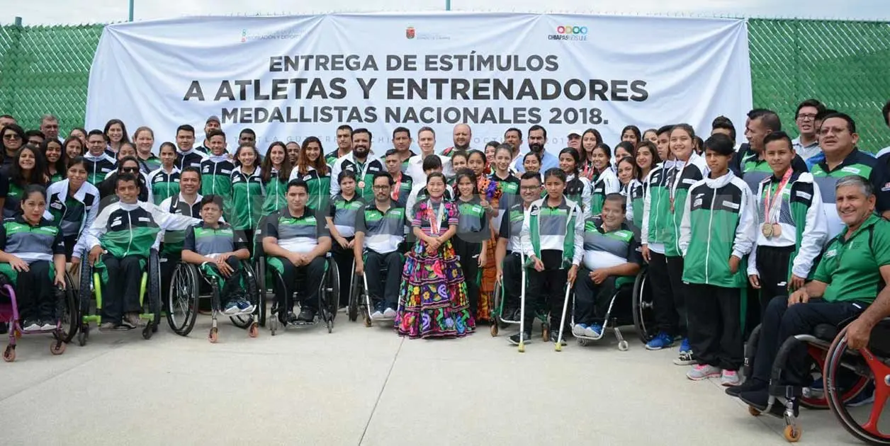 Reconoce gobernador a atletas y entrenadores