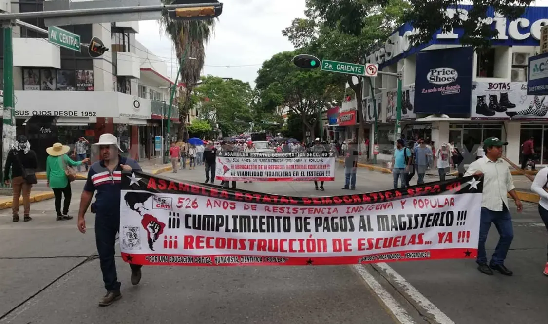 Marcha mitin de maestros y trabajadores