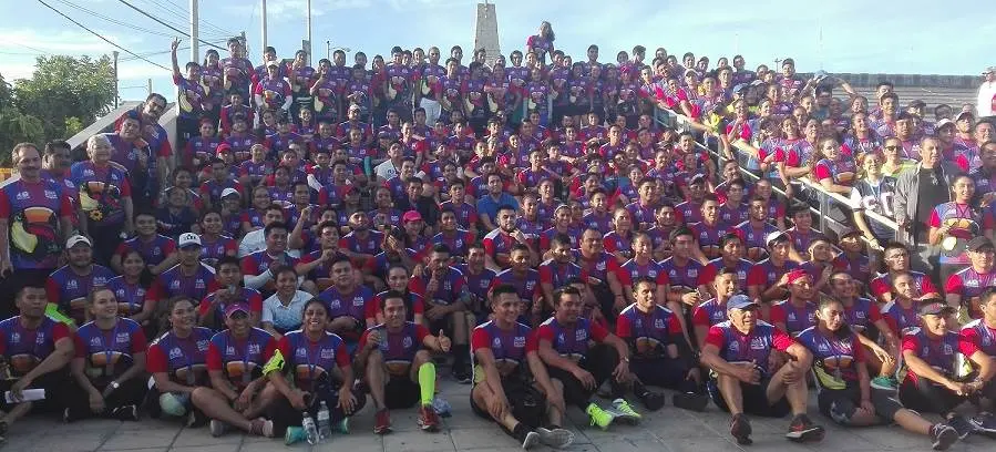 Los 500 participantes portando la playera alusiva se dieron cita en el punto de partida. Cortesía