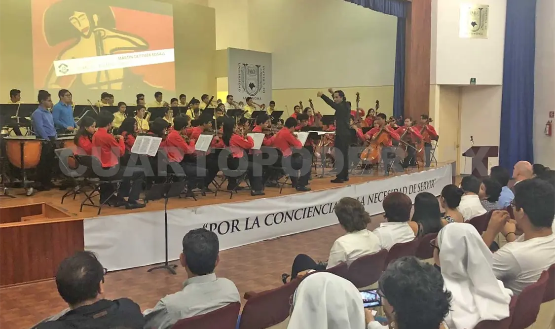 Un magno concierto de la Orquesta Sinfónica Esperanza Azteca Chiapas engalanó las actividades de la Tercera Semana Cultural. CP