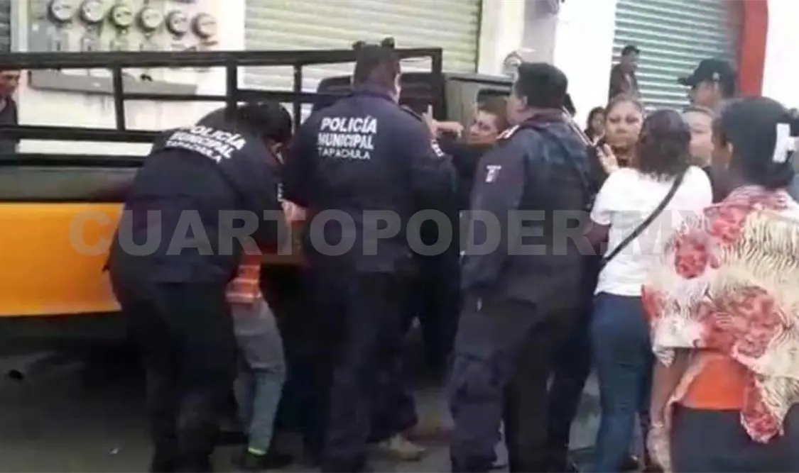 En forma violenta procedieron a levantar a los ambulantes agrediéndolos física y verbalmente. Rafael Victorio / CP