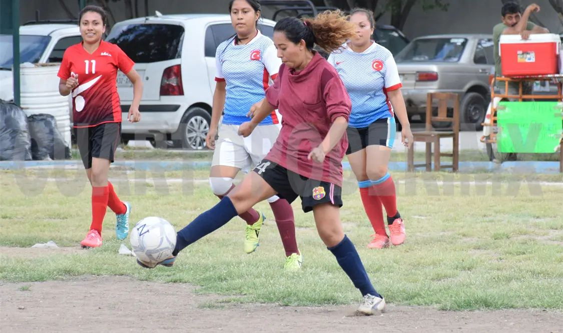 En un duelo por demás apretado, la escuadra emplumada logró llevarse la victoria por la mínima diferencia ante San Alejo. Guillermo Ramos/CP