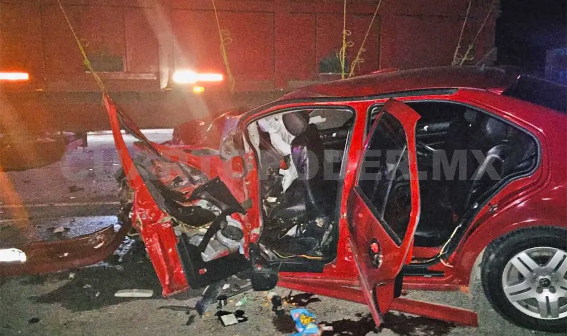 Tráiler provoca accidente y deja a tres lesionados
