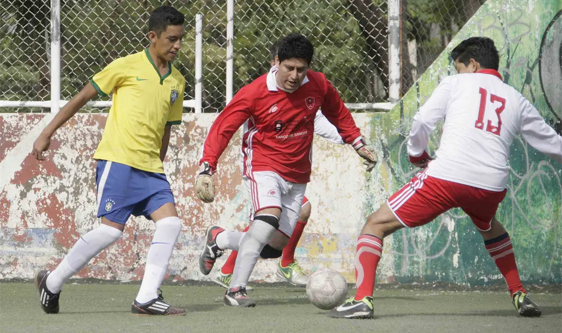 Los universitarios salieron motivados al terreno de juego e hicieron válidos los pronósticos. Archivo