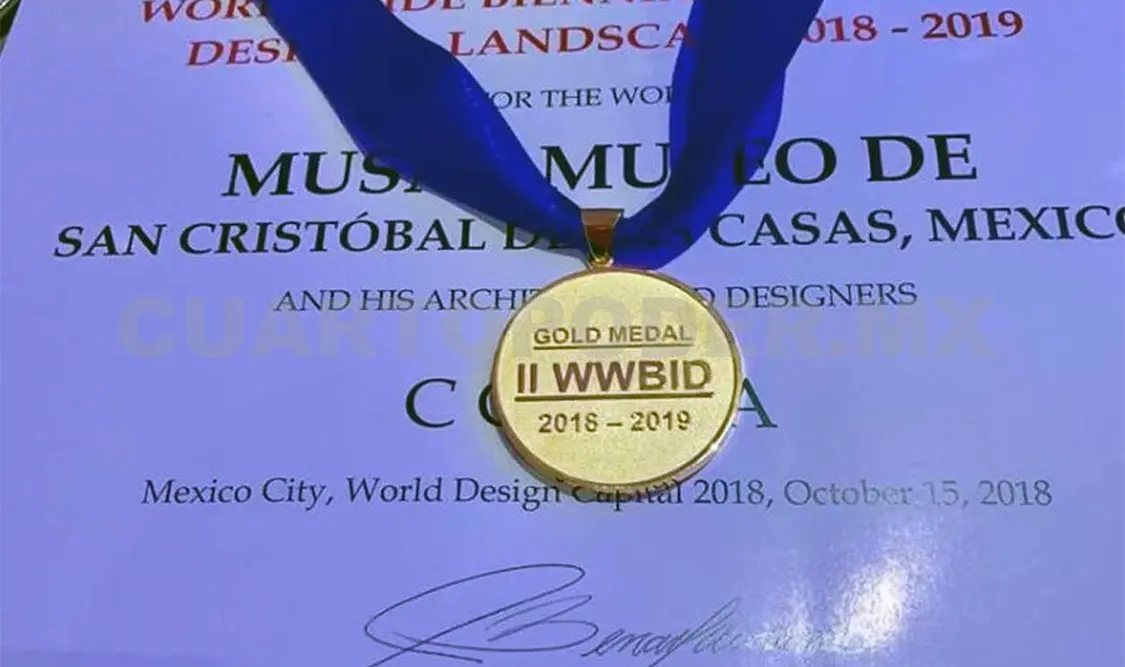 Medalla de oro por la restauración del Palacio