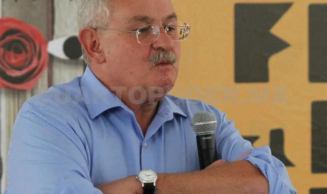 El escritor recibirá un reconocimiento por su labor en el periodismo en la Feria Internacional del Libro de Guadalajara. Cortesía