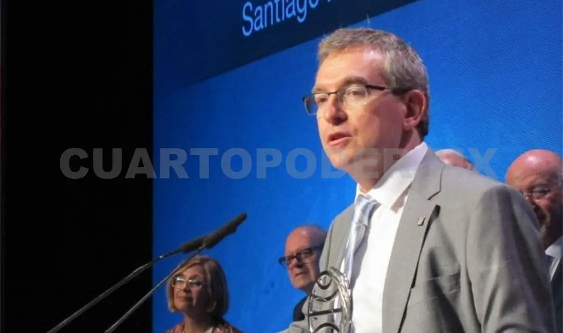 El escritor se llevó este galardón gracias a su novela Yo, Julia. Cortesía