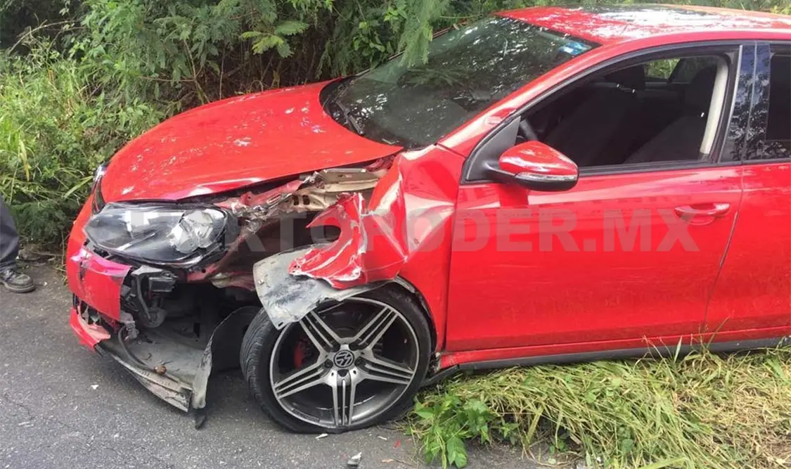 Fuerte choque entre Jetta y veloz coloso