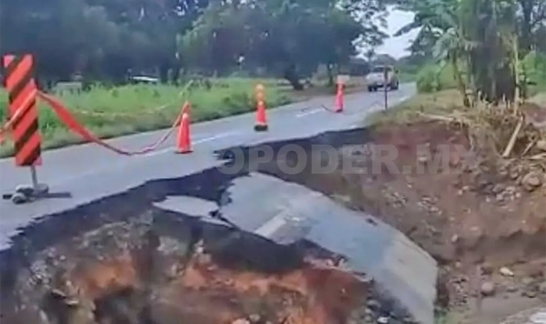 Fuertes lluvias deslavan la carretera Costera