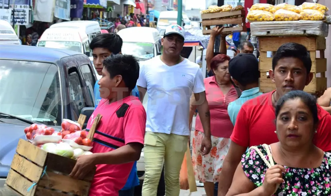 Una persona en un país pobre sólo necesita ropa y alimentos, en uno rico, requiere automóvil, teléfono y otros lujos. Cortesía