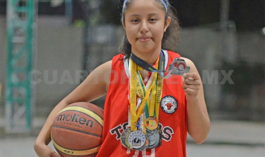Karla es una las atletas más destacadas en la Academia de Basquetbol Toros, en donde ha logrado ganar un total de 17 medallas. Antonio Zúñiga/CP