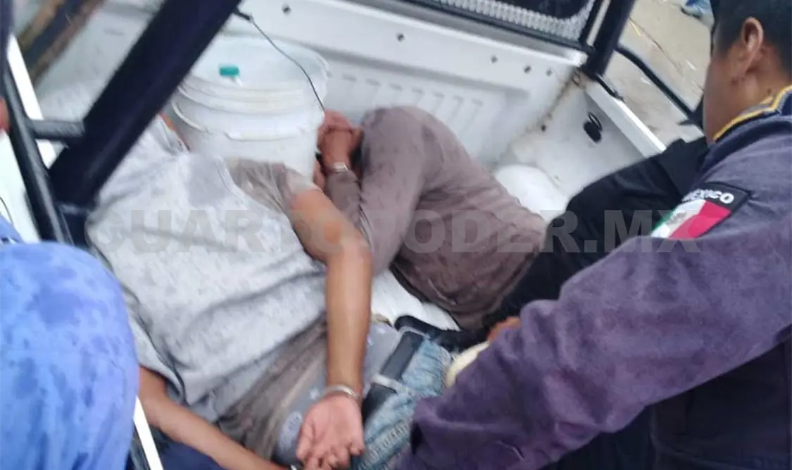 Los sujetos fueron detenidos en flagrancia y recuperaron los objetos que pretendían robarse. Dalia Villatoro / CP