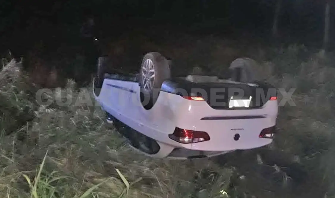 Al parecer fue por el exceso de velocidad lo que provocó que el conductor terminara abandonando el perímetro rodante y quedara volcado. Rafael Victorio / CP