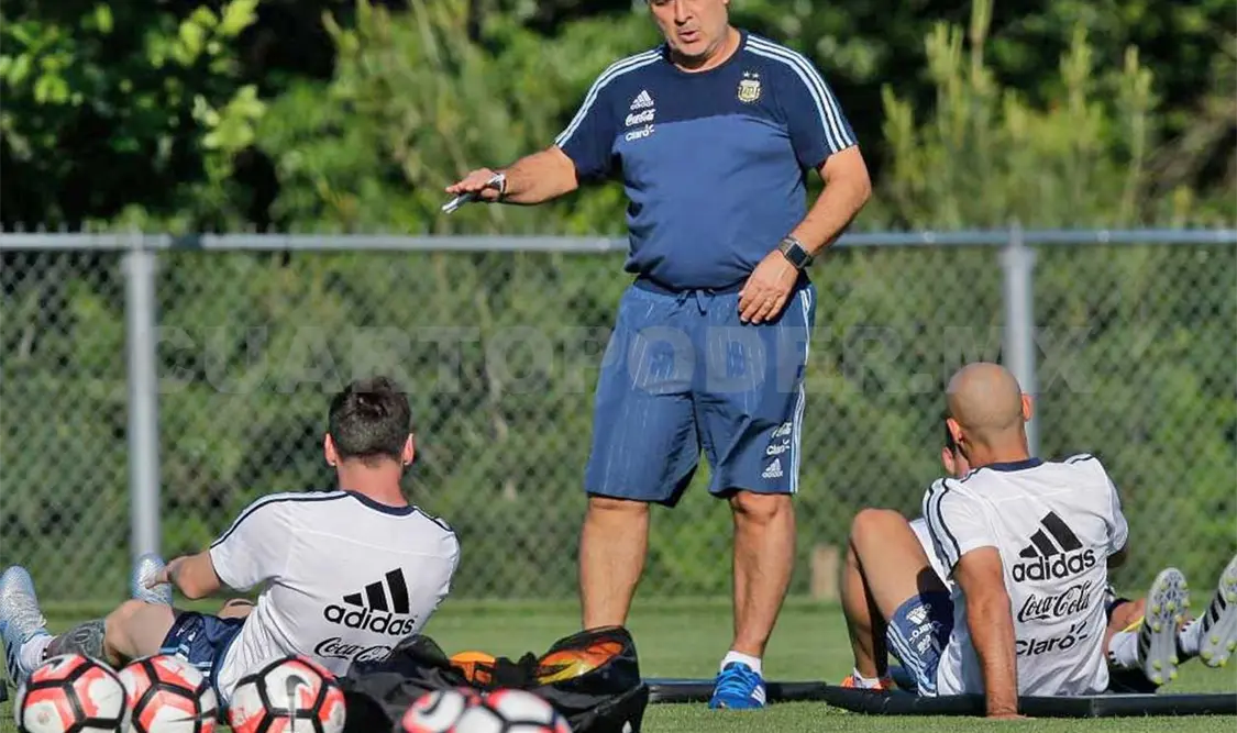 “Tata” Martino da pistas sobre su futuro