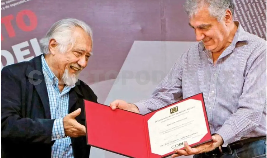 Destacó que este género tuvo su carta de naturalización entre 1990 y 2000, cuando admitió en su seno al aforismo, la greguería, la máxima y la viñeta.