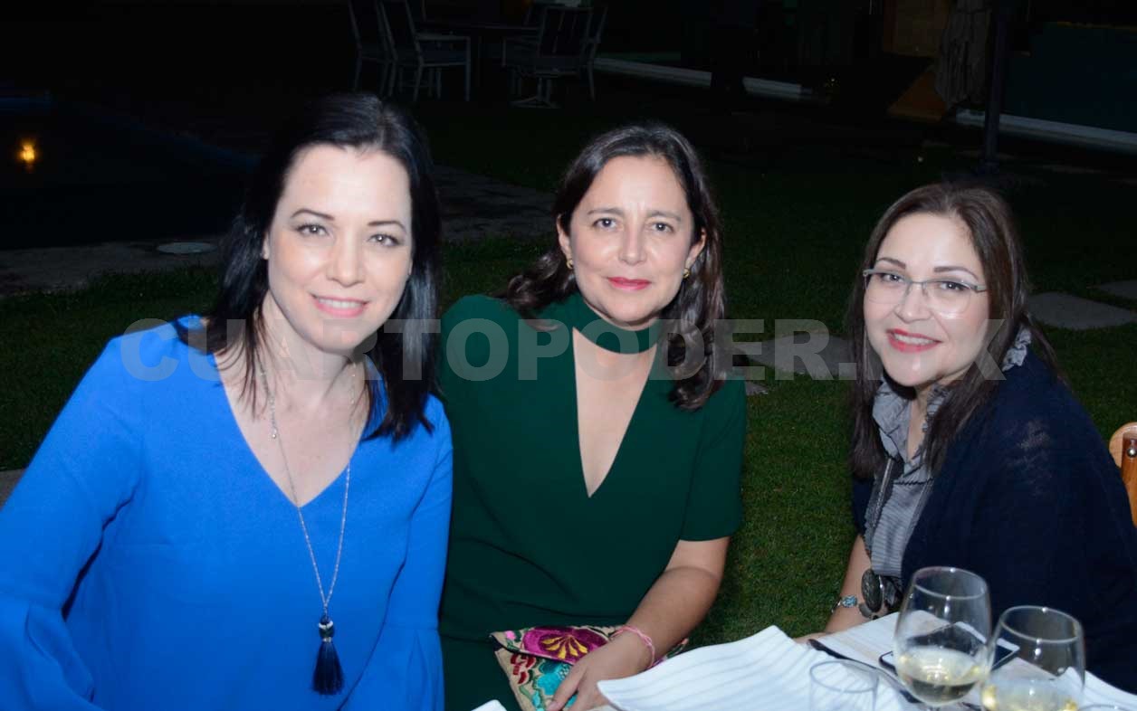 Vicky festejó con amigas