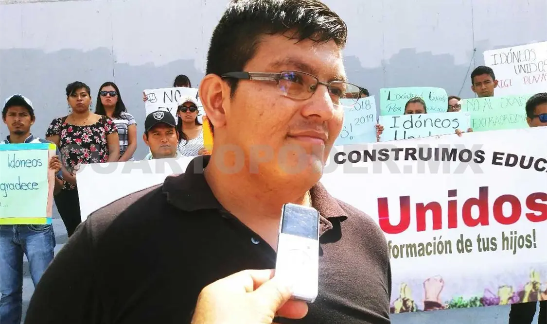 Continúan las protestas de maestros idóneos