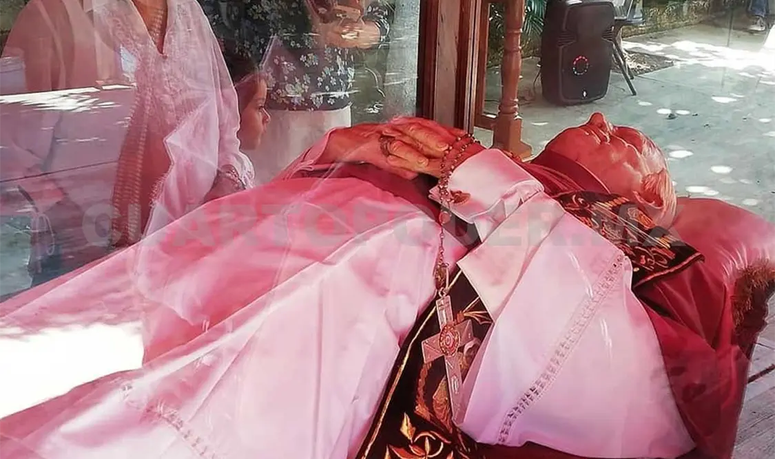 Fieles católicos visitaron reliquias de Juan Pablo II