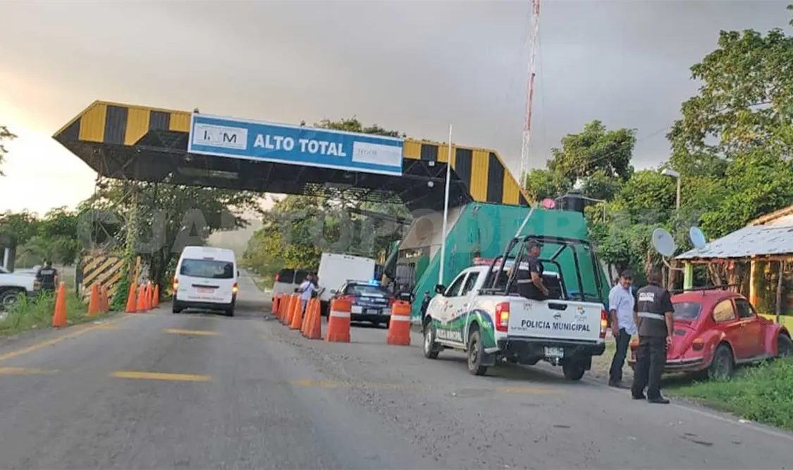 Migrantes asegurados queman caseta del INM
