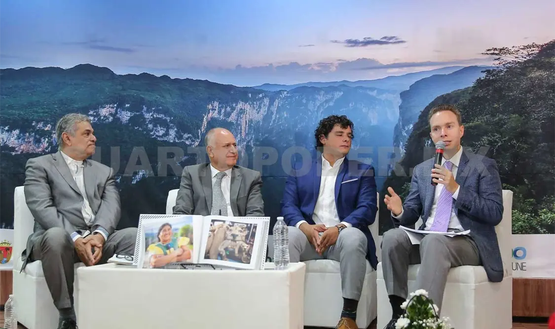 Asiste Velasco Coello a presentación de libro