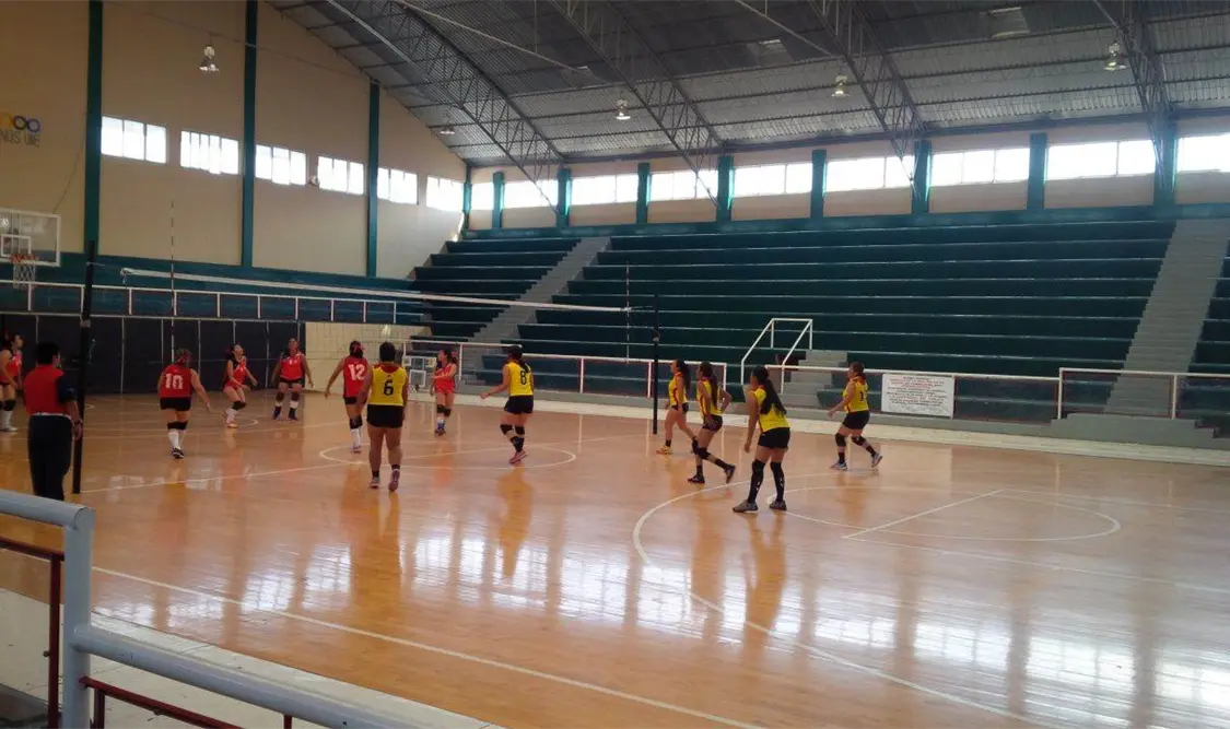 Los equipos femeniles de Transportes y Amazonas lograron el pase a la final en la rama femenil. Cortesía
