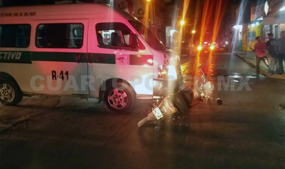 Policía motociclista es impactado por ruletero