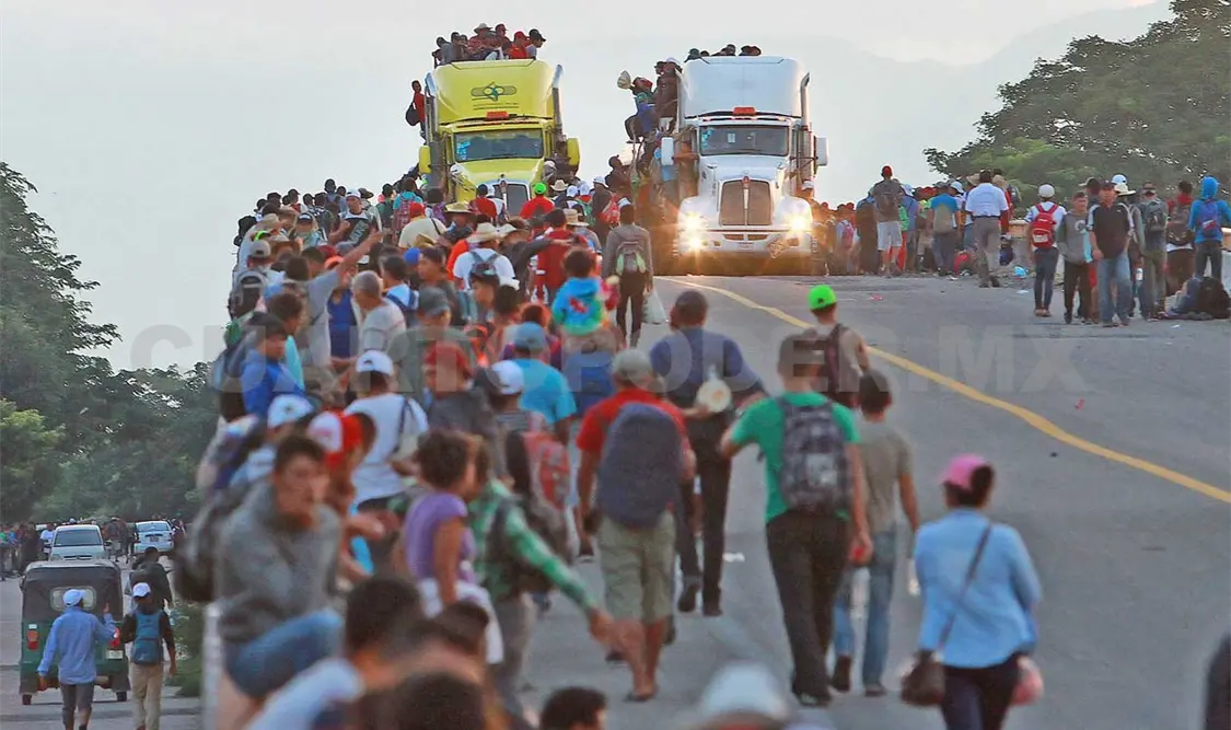 Caravana de migrantes no detiene su paso por México