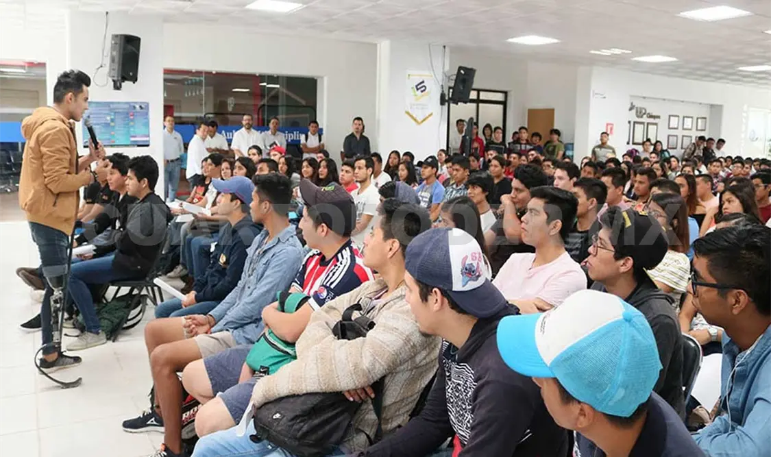 Brindan conferencia “Es momento de decidir”