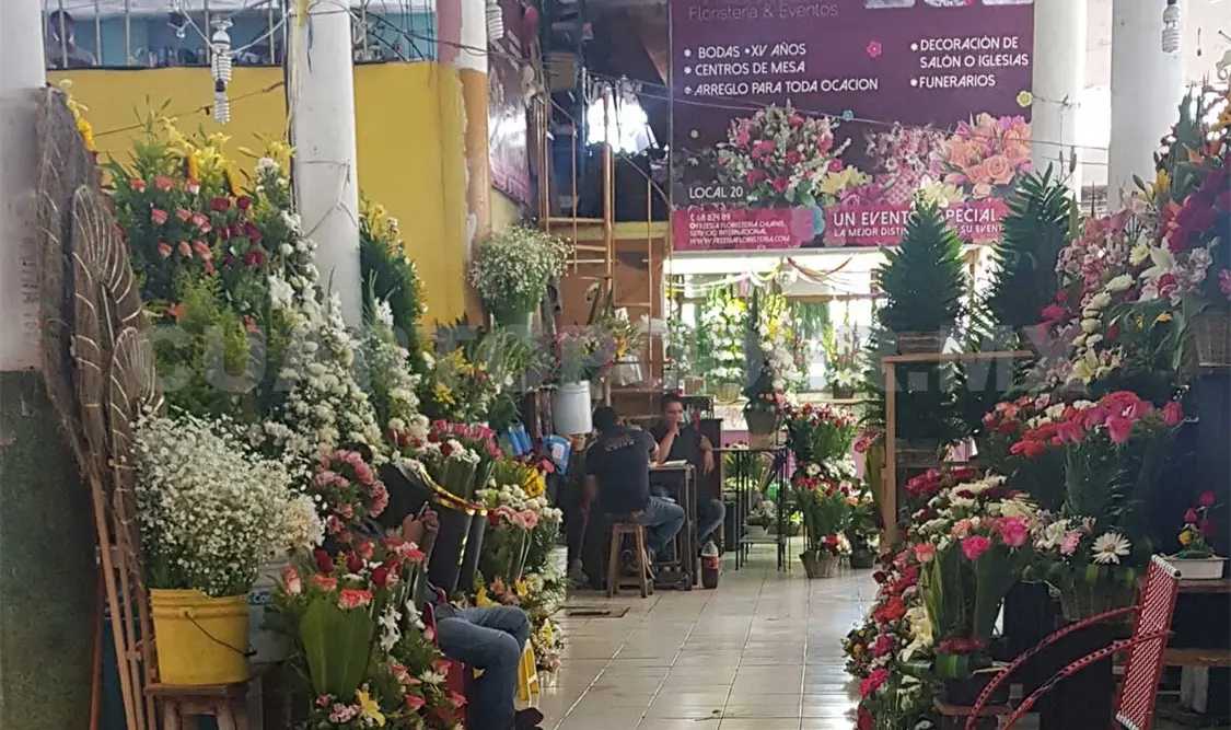 Locatarios reportan descenso en venta de flores