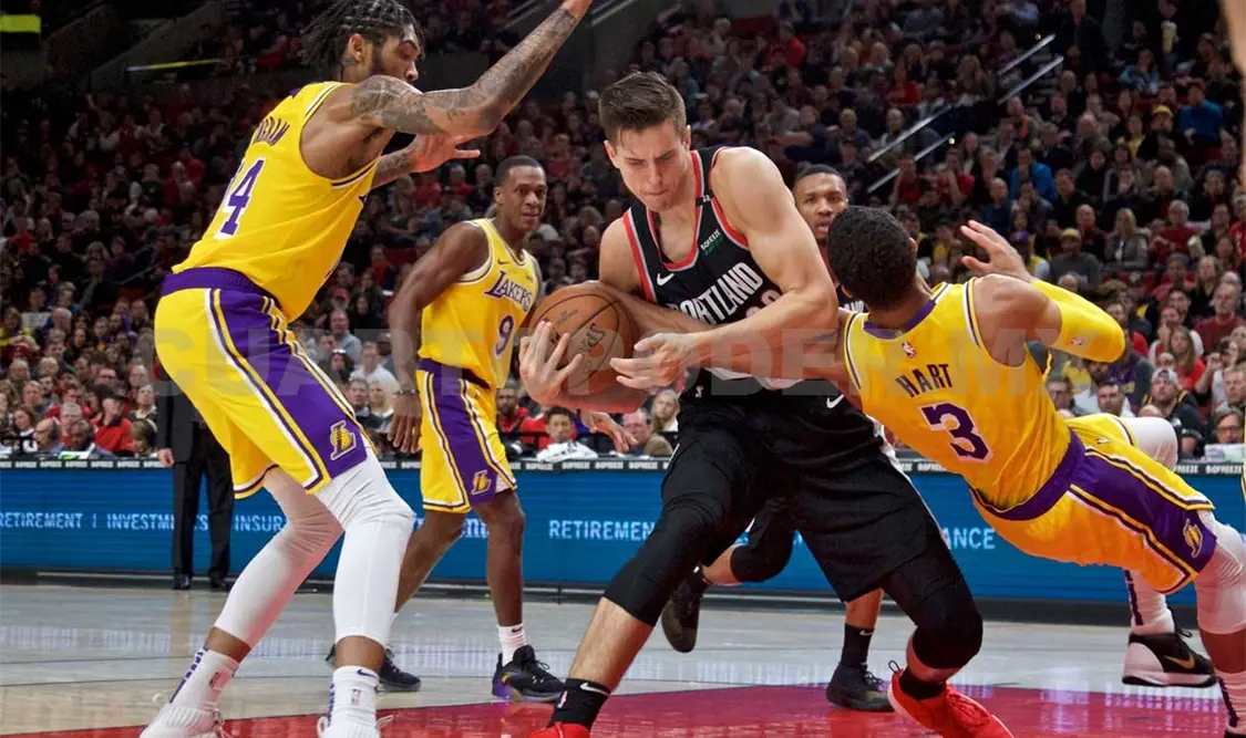 Lakers vence 114-110 a Portland