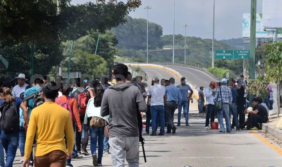 Miles de alumnos sin clases por bloqueos