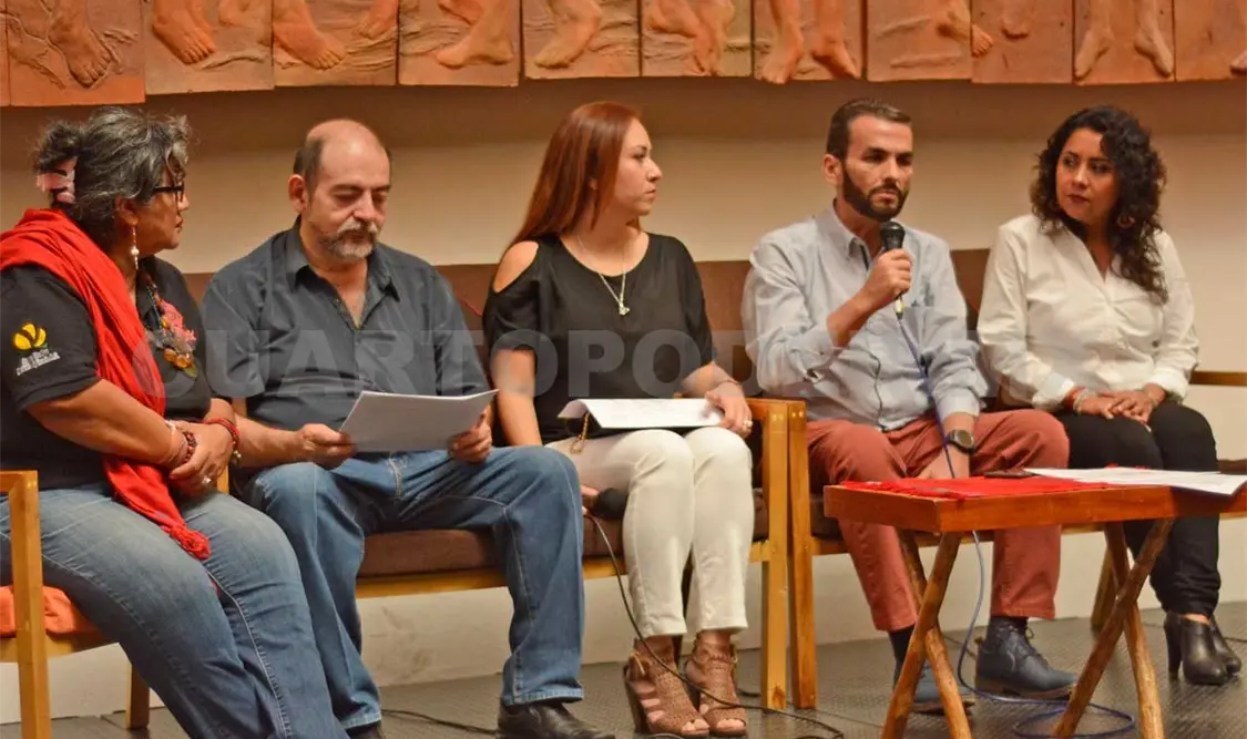En rueda de prensa sobre el Proyecto Posh. Darwin Mendoza