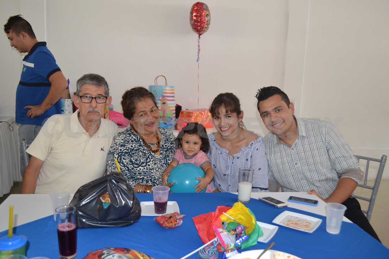Divertida albercada para Nicolás