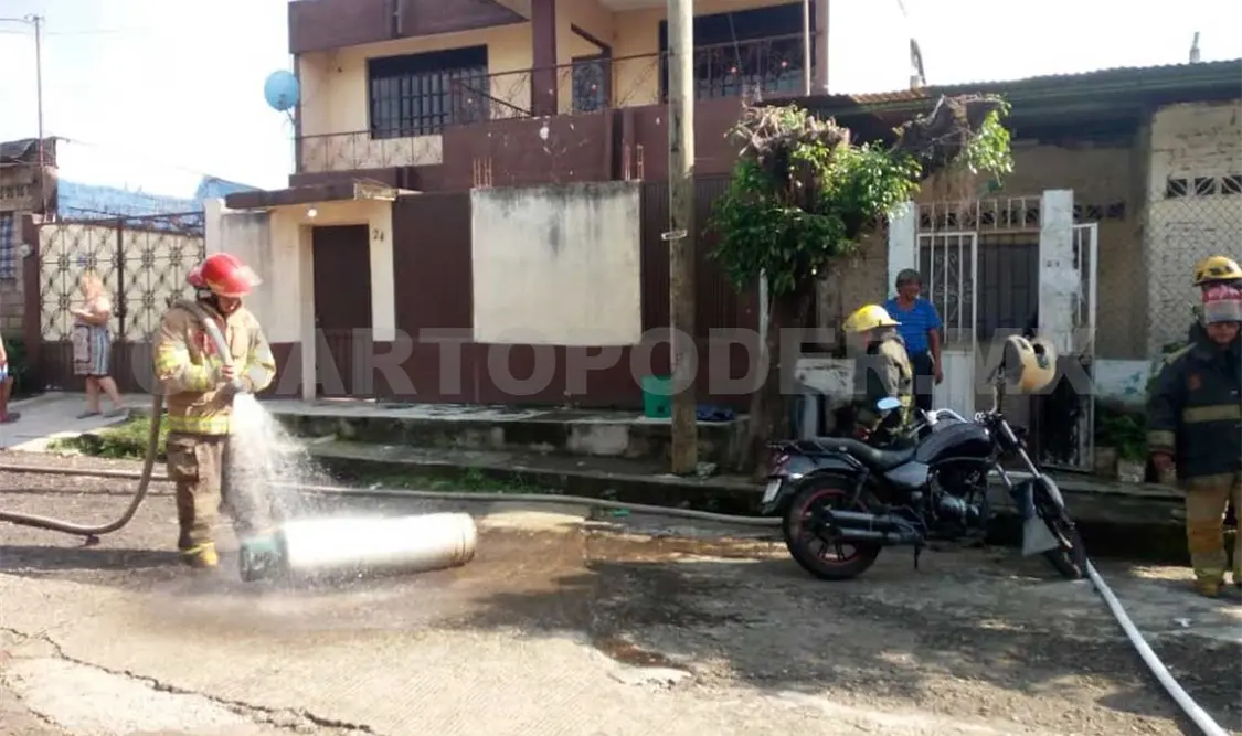 Incendio provocó daños en vivienda