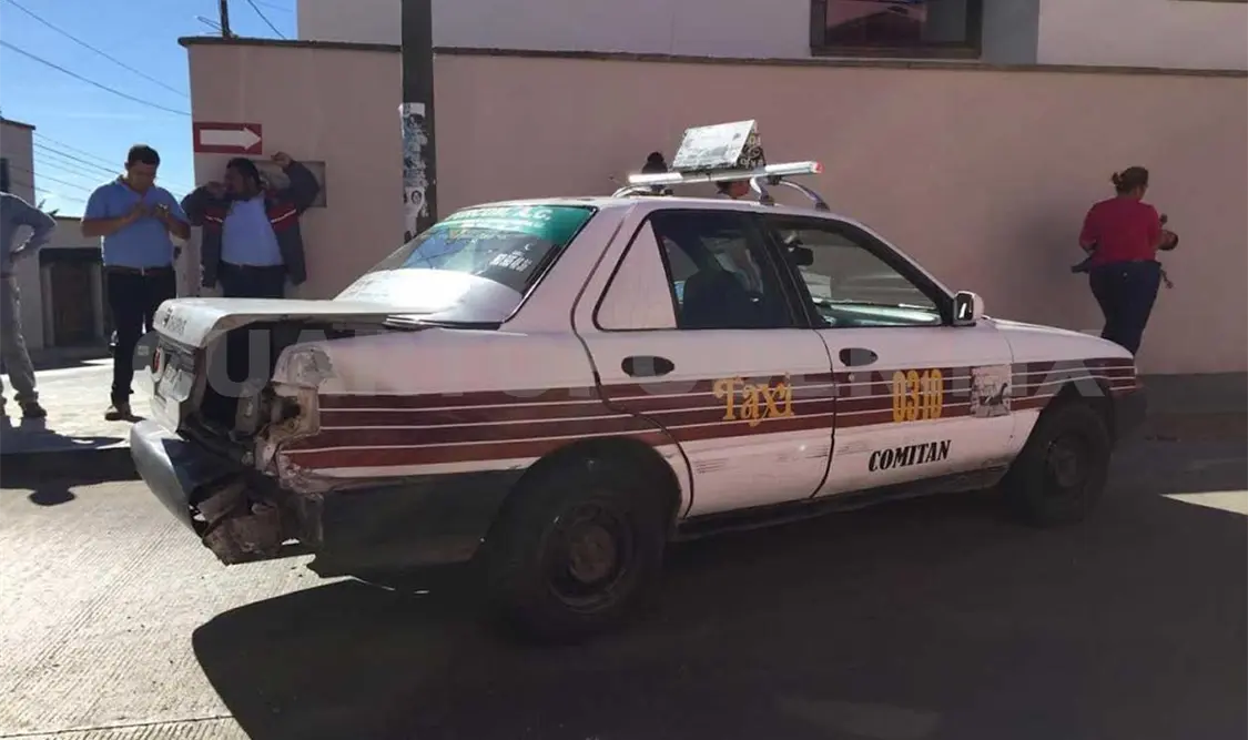 Dos personas lesionadas en aparatoso accidente