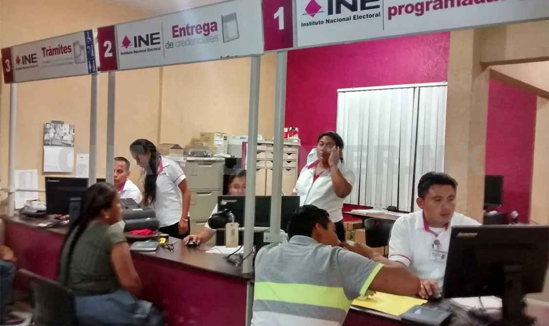 Llama a renovar credencial con terminación 18