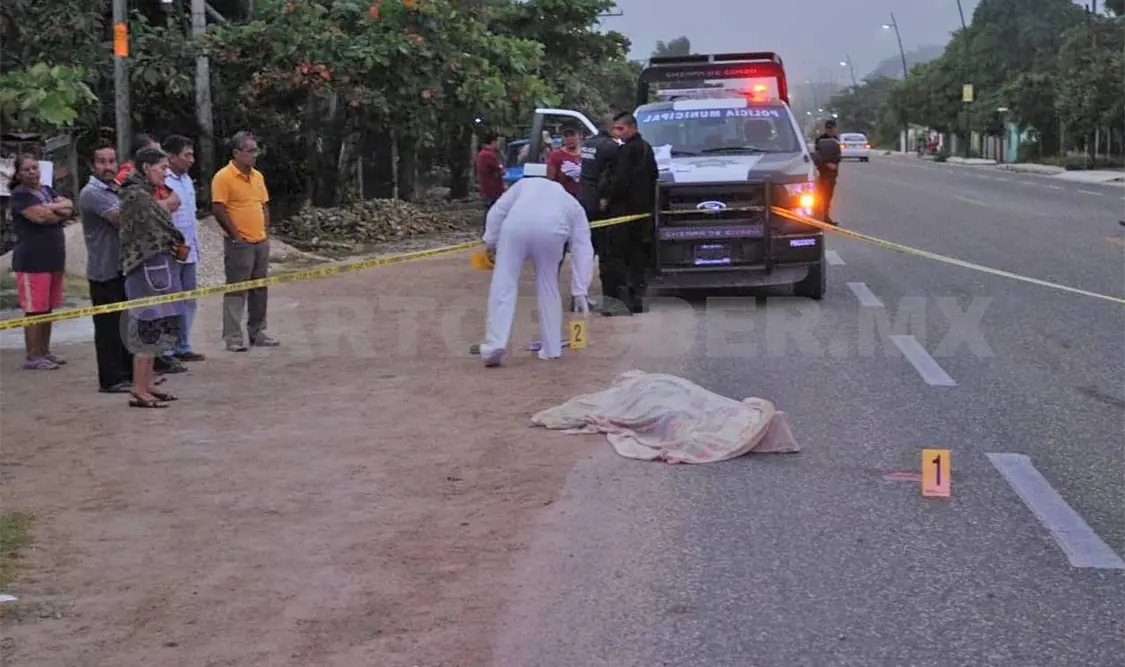 Mujer pierde la vida tras ser embestida por colectivo