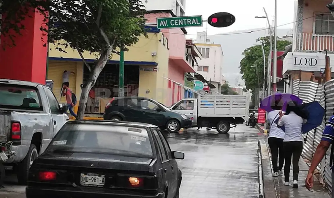 Lluvias y vientos por frente frío número 10