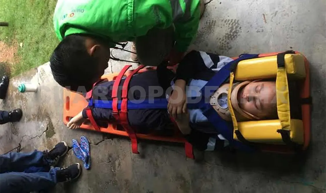 Tres lesionados en choque de colectivo y camioneta