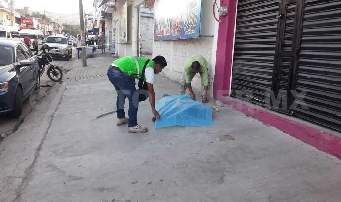 Es sorprendido por la muerte mientras caminaba