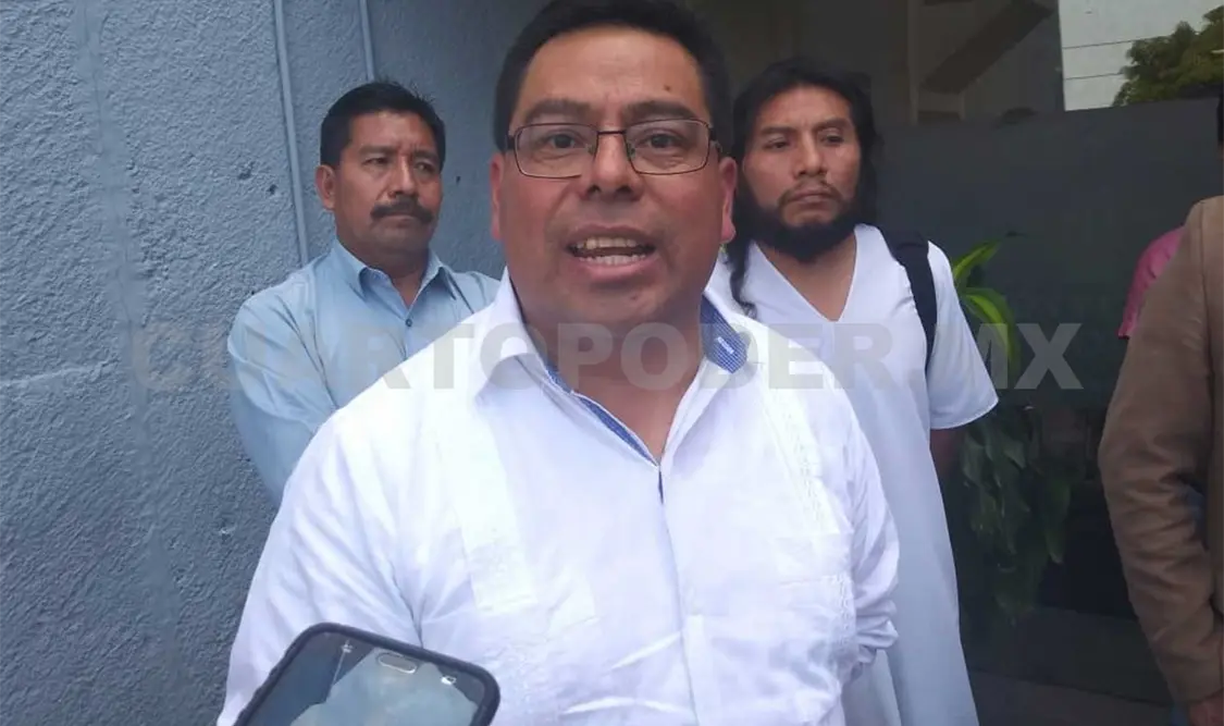 Unach no debe ser “trampolín” político, dice aspirante