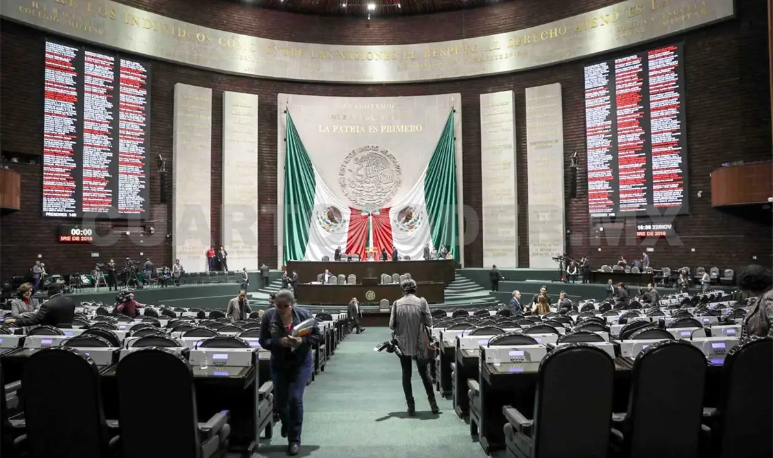 Diputados reordenan colores de la banda presidencial
