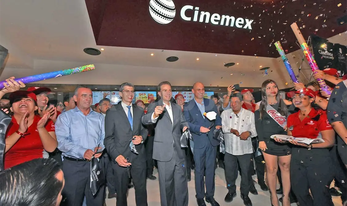 Inaugura Velasco Coello nuevas salas de cine en Tuxtla