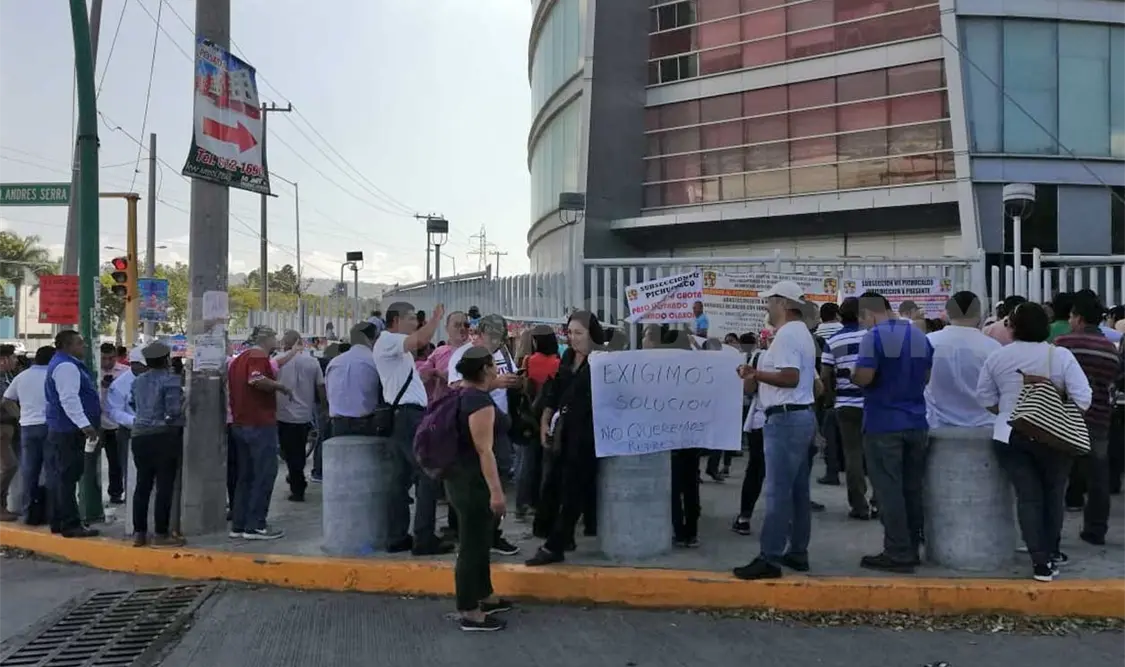 Trabajadores de Salud toman Torre Chiapas