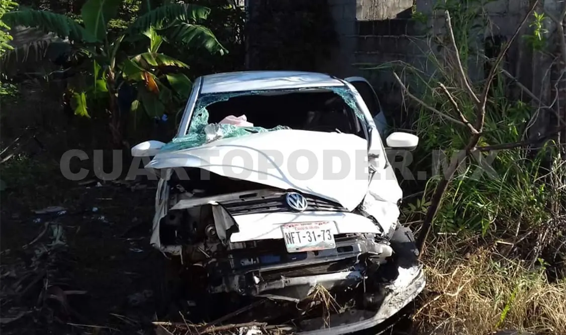 Heridos en volcadura de auto