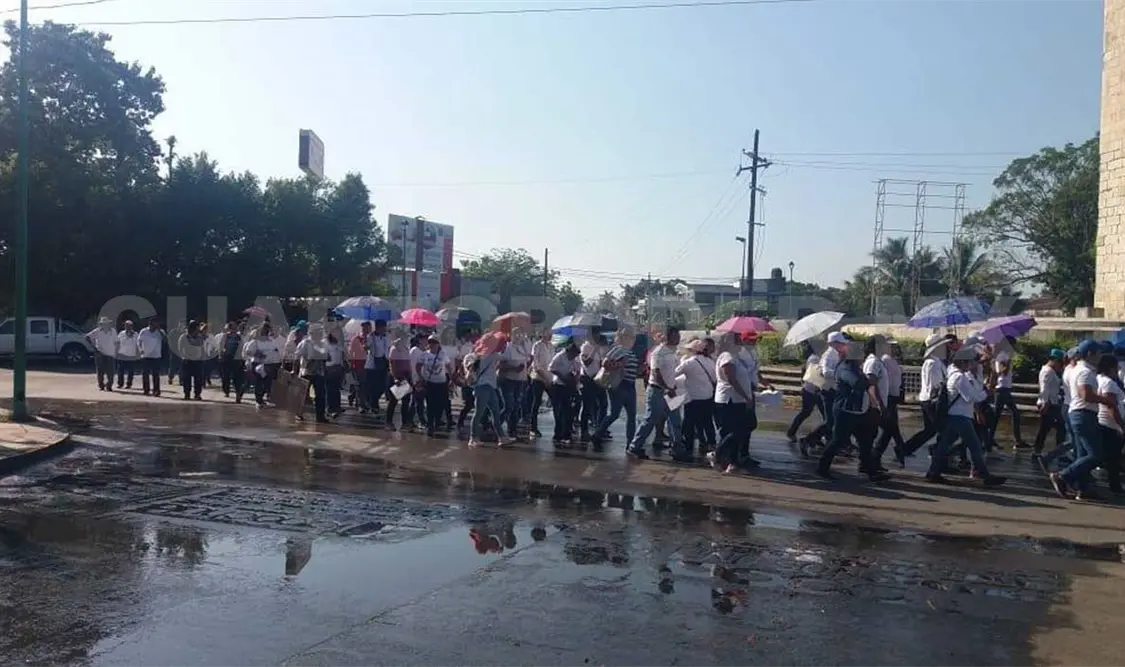 Marchan maestros de la 40 en Tapachula