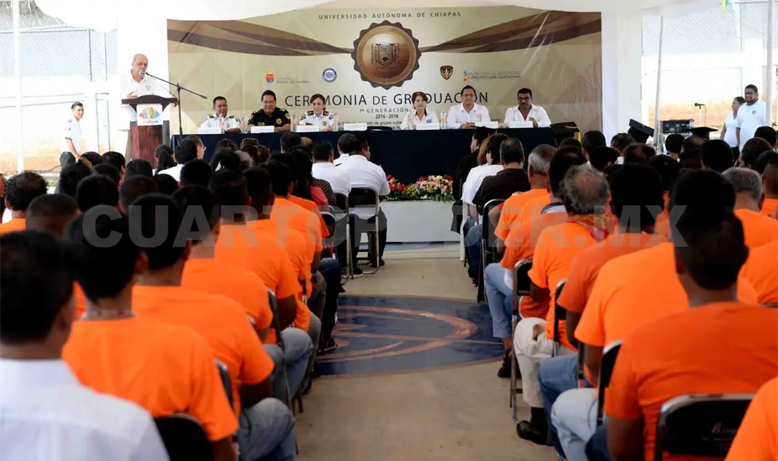 Se gradúan alumnos internos del CERSS