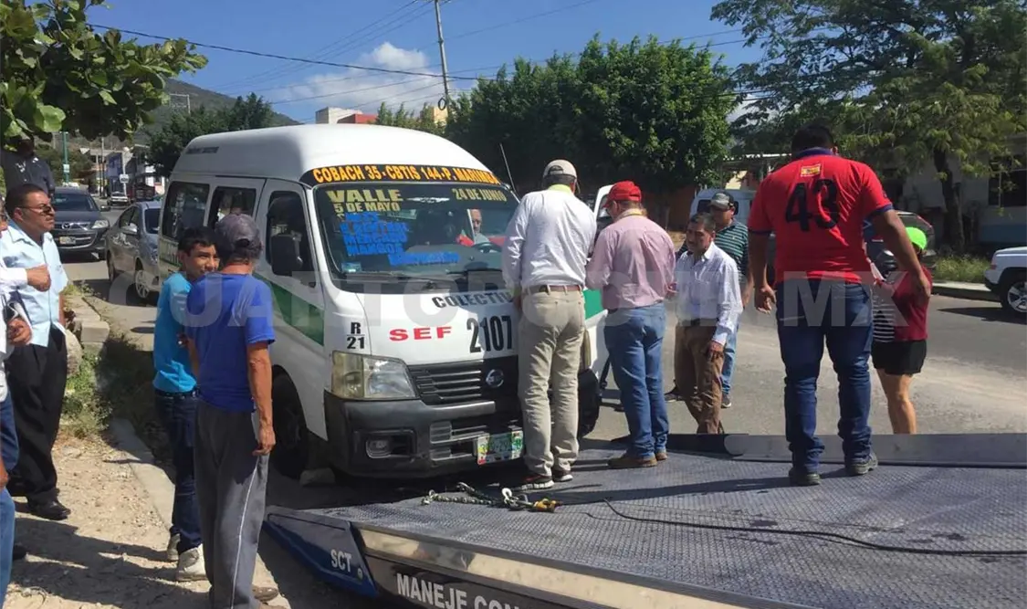 Autoridad detiene a colectivo fuera de ruta