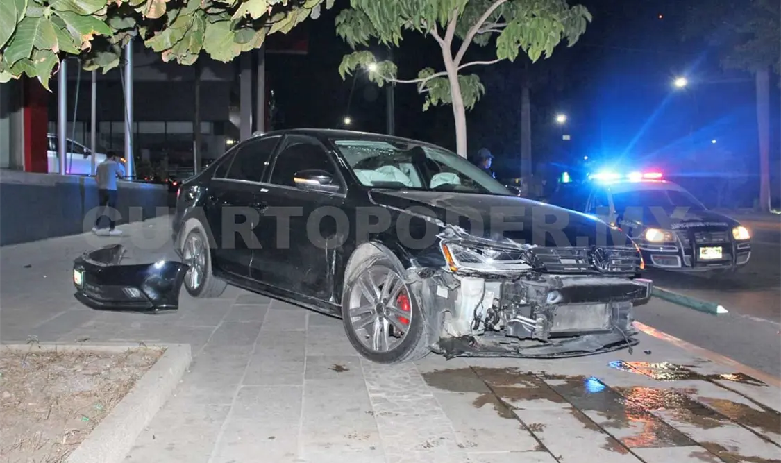 Por acelerado terminó destrozando su Jetta